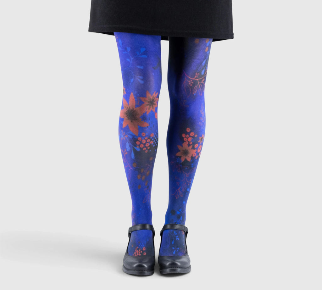 Collants Originaux et Résistants – Harmonie Florale sur Fond Bleu Profond